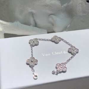 フルパヴェ クローバー5モチーフブレスレット｜ホワイトゴールド｜Van Cleef & Arpelsスタイル