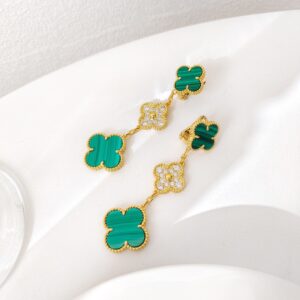 ナチュラルマラカイト×ダイヤモンド 3モチーフ ピアス｜Van Cleef & Arpels Magic Alhambraスタイル